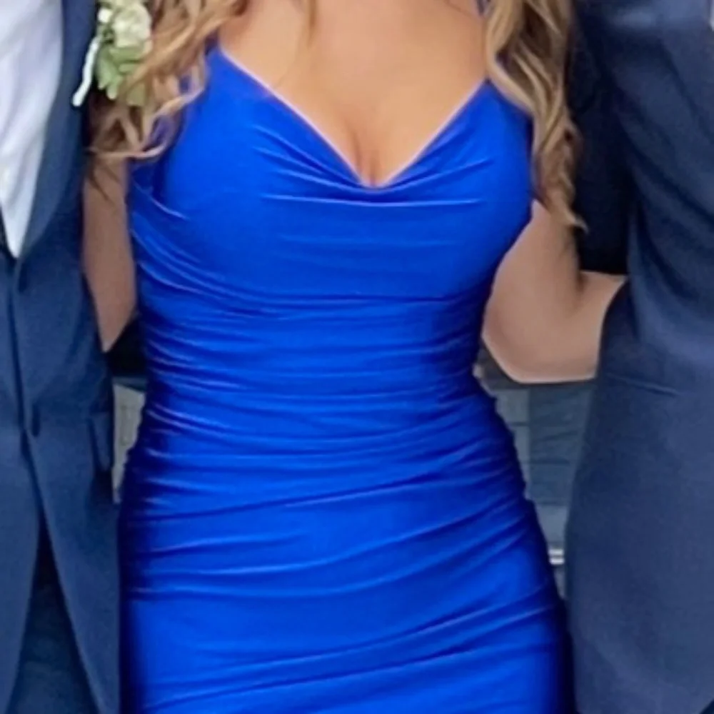 Stunning royal blue, open back mermaid prom dress from La Femme Size 4 - Picture 4 of 5
